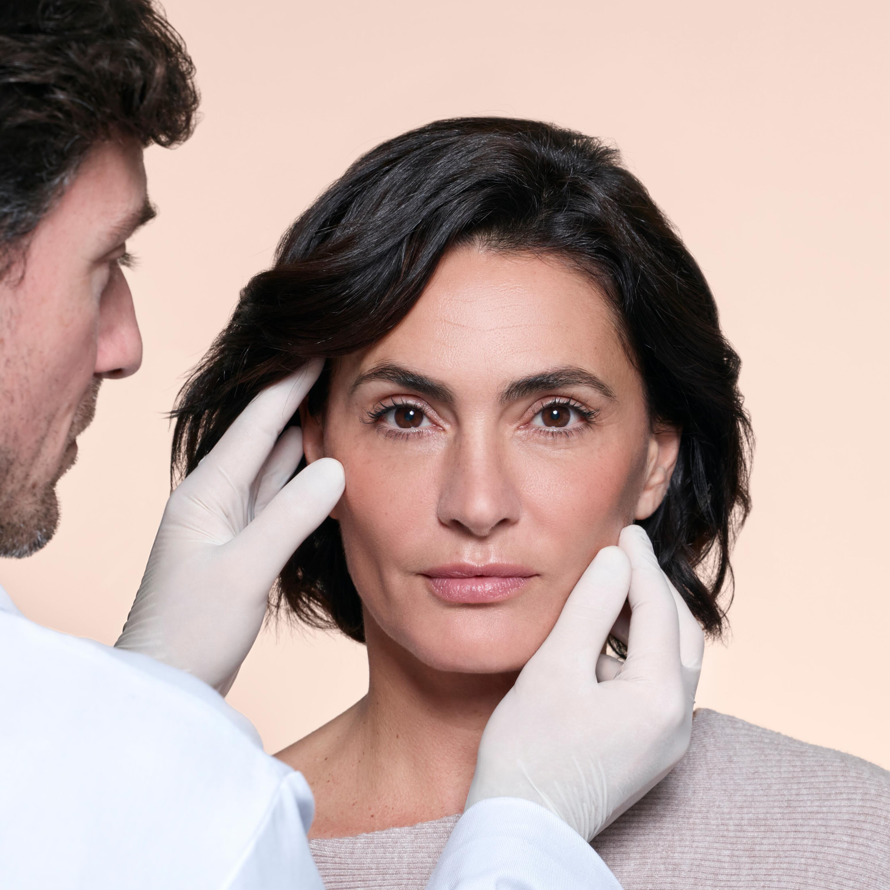 AVENE CAN_Dermabsolu_Face Derm_Model